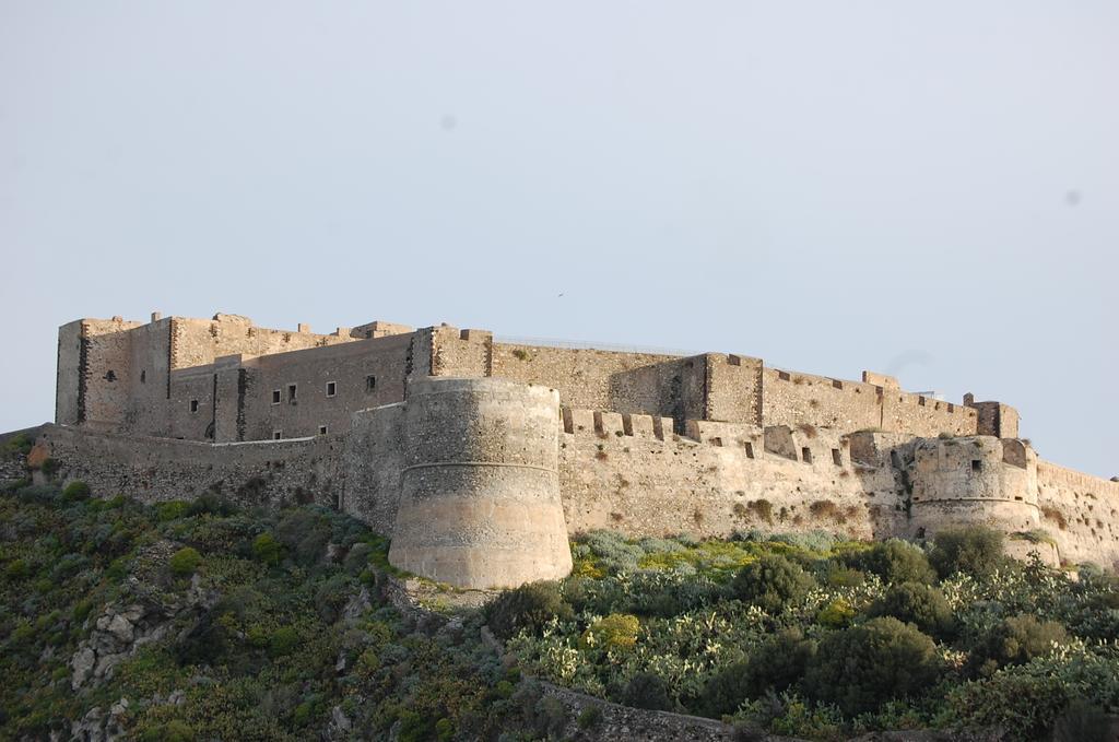 Castello Di Sotto Bed & Breakfast Milazzo Rom bilde